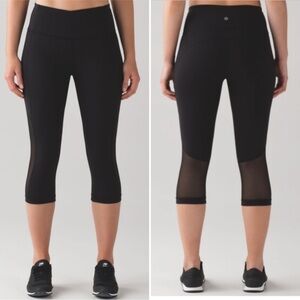 𝅺LULULEMON Gear Up black mesh crop capris leggings